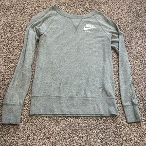 Nike women’s long sleeve sweatshirt/tee